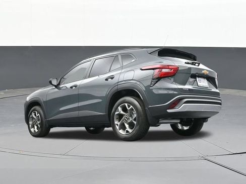 Used 2025 Chevrolet Trax LT FWD image 42