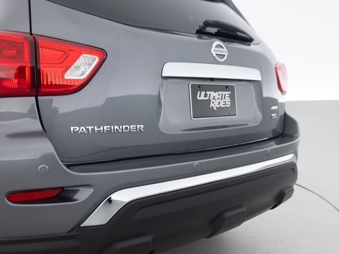 Used 2019 Nissan Pathfinder SL AWD/4WD image 17