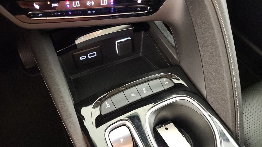 Used 2023 Buick Envision Essence FWD image 18