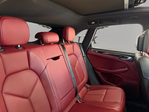 Used 2023 Porsche Macan AWD/4WD image 29