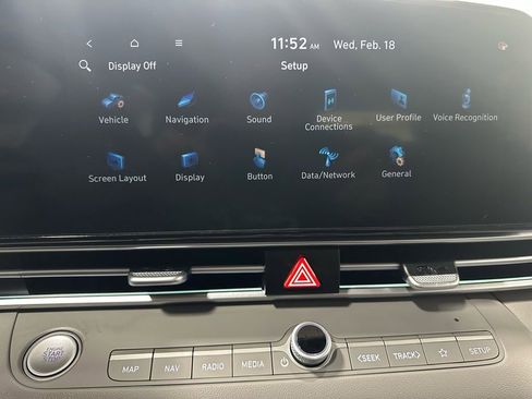 Used 2025 Hyundai Elantra SEL image 31