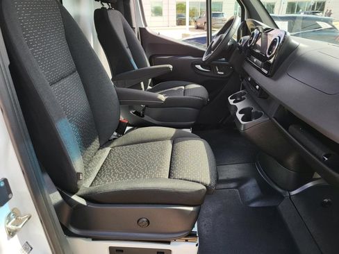 Used 2025 Mercedes-Benz Sprinter 2500 image 12