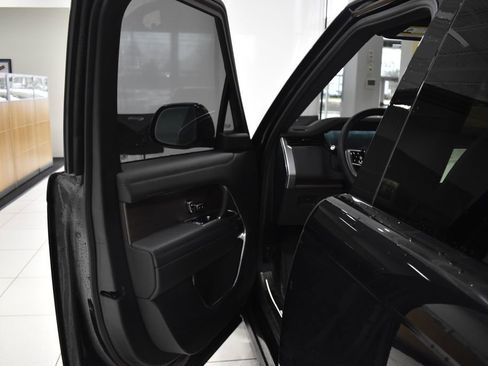 Used 2025 Land Rover Range Rover Long Wheelbase SE image 21