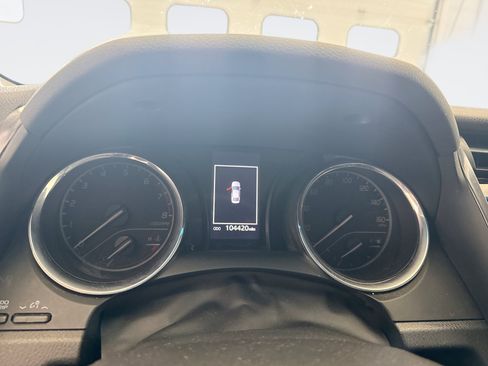 Used 2019 Toyota Camry SE FWD image 11