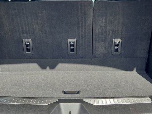 Used 2025 GMC Yukon Denali image 17