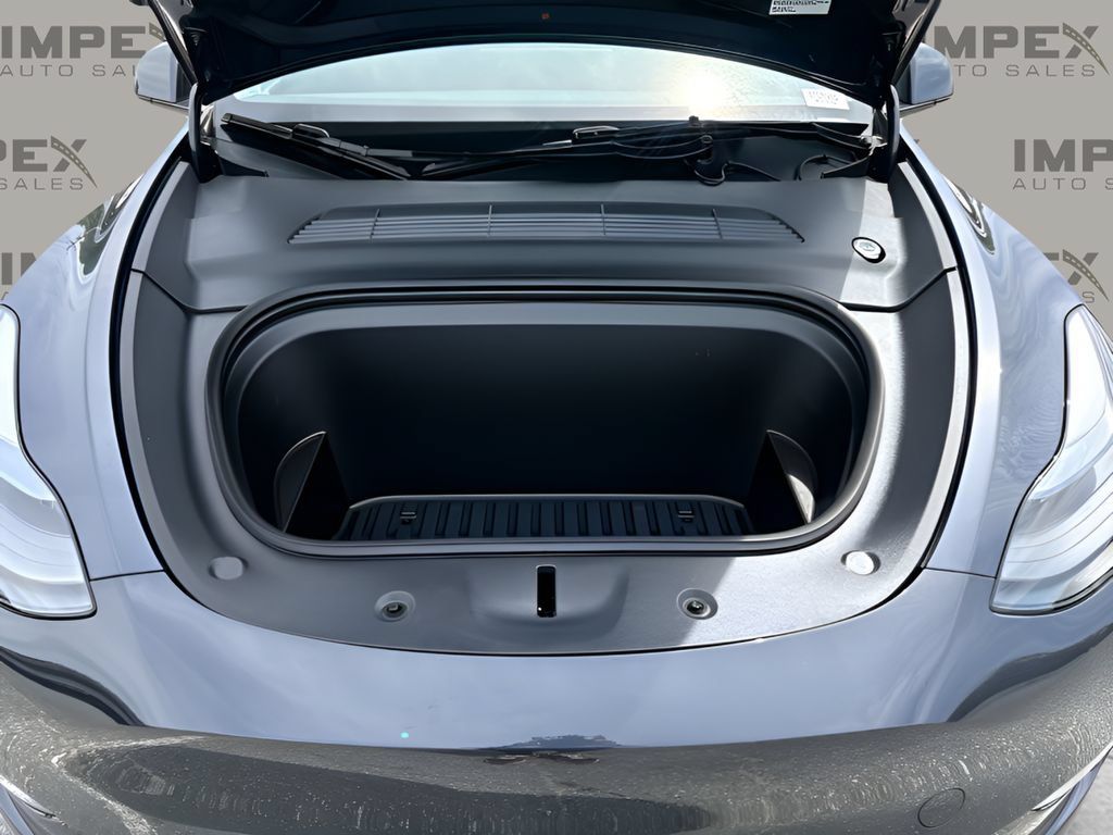 Used 2024 Tesla Model Y Long Range AWD/4WD image 37