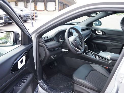 New 2025 Jeep Compass Latitude w/ Sun & Sound Group image 10