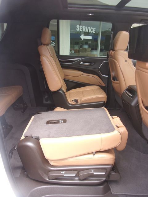 Used 2023 Cadillac Escalade ESV Premium Luxury w/ Performance Package AWD/4WD image 39