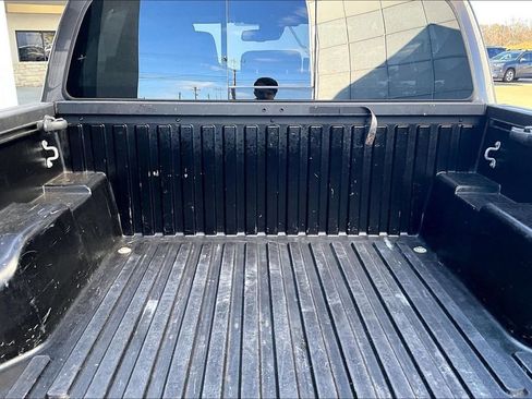 Used 2018 Toyota Tacoma TRD Off-Road image 22