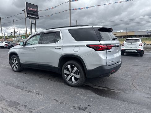 Used 2022 Chevrolet Traverse LT w/ LT Premium Package AWD/4WD image 6