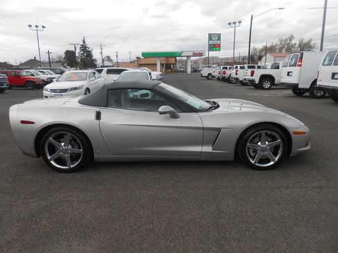 Used 2006 Chevrolet Corvette Convertible w/ Preferred Equipment Group image 11