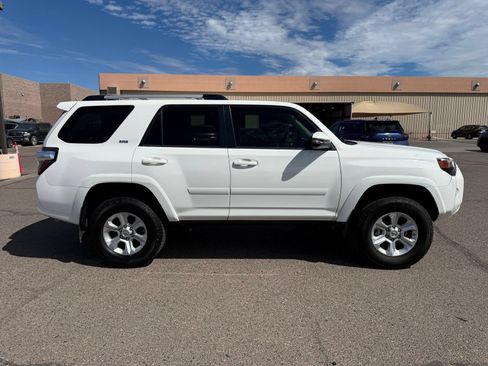 Used 2020 Toyota 4Runner SR5 Premium w/ Moonroof Package AWD/4WD image 4