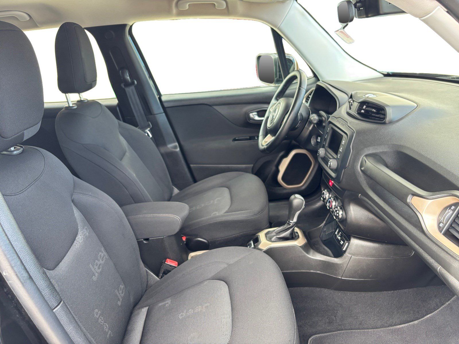 Used 2017 Jeep Renegade Latitude FWD image 15