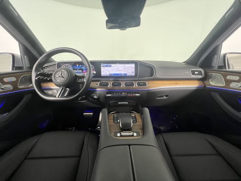 Certified 2025 Mercedes-Benz GLS 450 4MATIC image 11