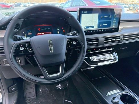 New 2026 Lincoln Corsair Premiere image 9