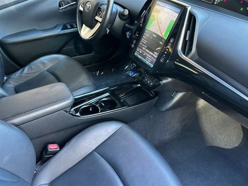 Used 2017 Toyota Prius Prime Premium image 15