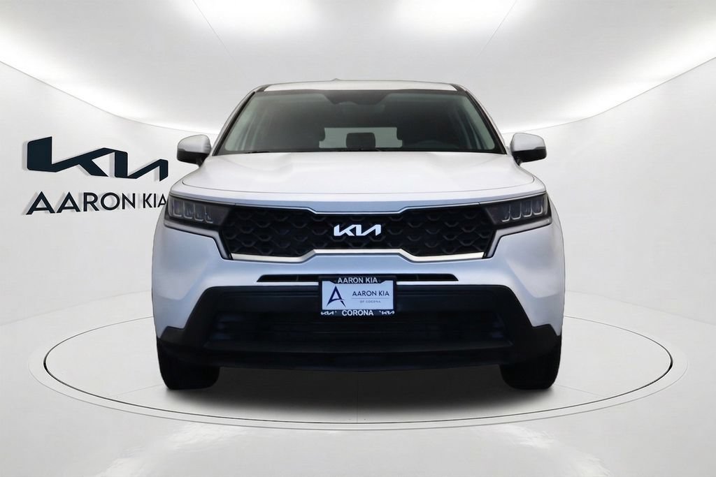 Used 2023 Kia Sorento LX FWD image 2
