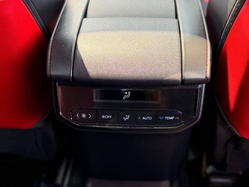 Used 2023 Toyota Highlander XSE AWD/4WD image 23