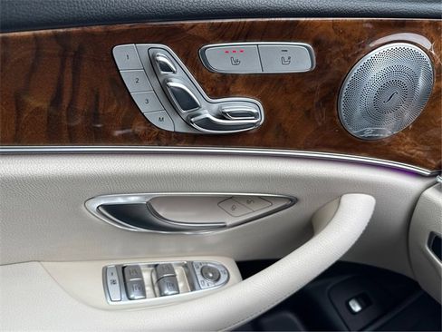 Used 2017 Mercedes-Benz E 300 4MATIC image 19
