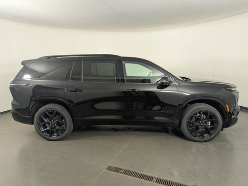 Used 2025 Chevrolet Traverse RS w/ LPO, Floor Liner Package image 8