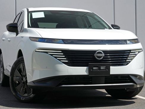 Used 2025 Nissan Murano SV AWD/4WD image 2