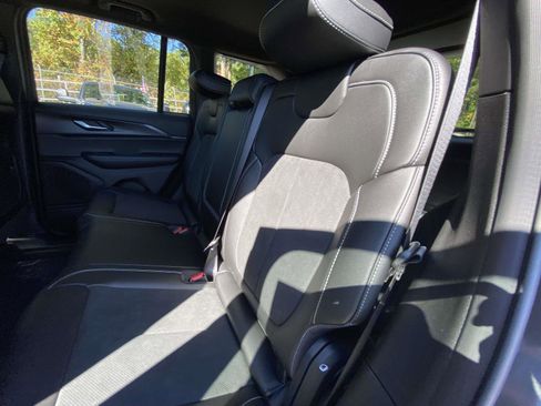 New 2025 Jeep Grand Cherokee Altitude image 13