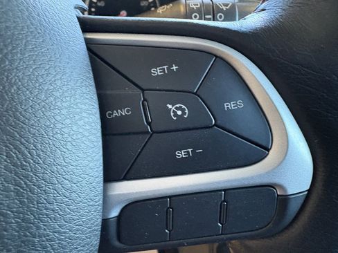 Used 2019 Jeep Renegade Trailhawk image 12