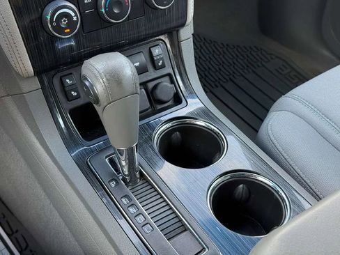 Used 2015 Chevrolet Traverse LT w/ Style and Technology Package image 17