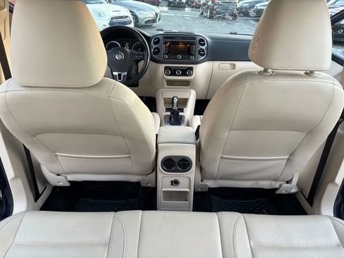 Used 2012 Volkswagen Tiguan SE image 18
