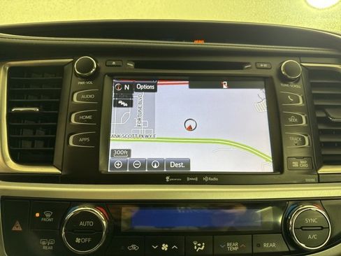 Used 2019 Toyota Highlander XLE image 20