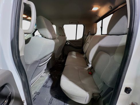 Used 2016 Nissan Frontier SV AWD/4WD image 15