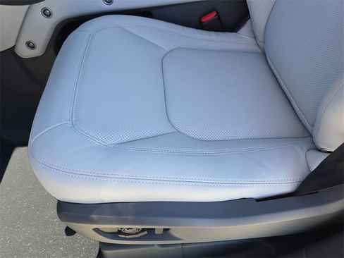 New 2025 Land Rover Defender 110 S image 29