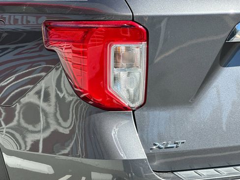 Used 2022 Ford Explorer XLT w/ Equipment Group 202A RWD image 26