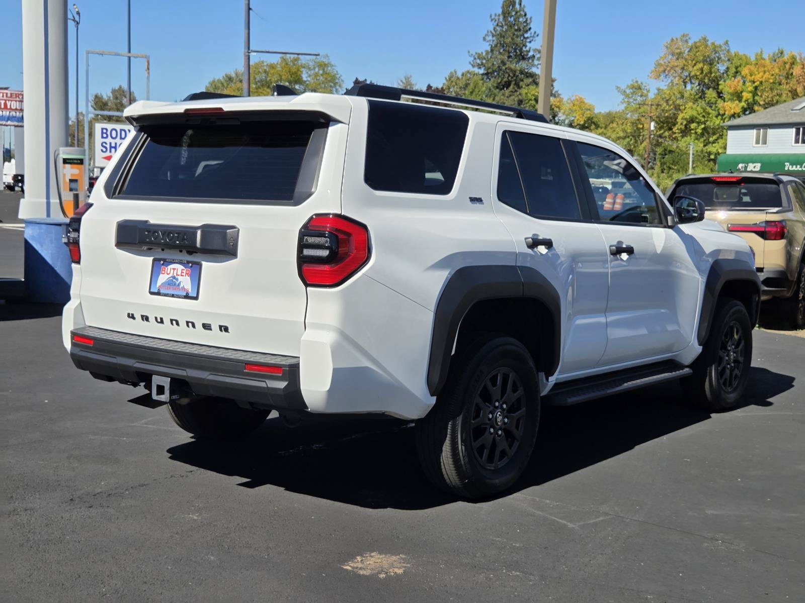 Used 2025 Toyota 4Runner SR5 AWD/4WD image 5