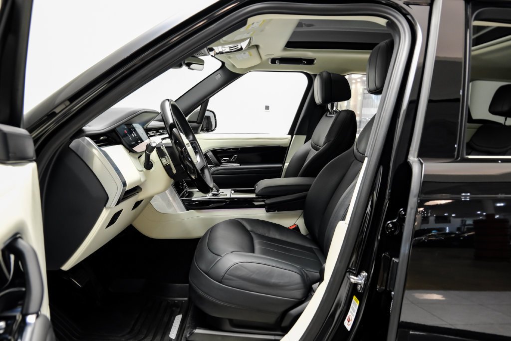 Used 2024 Land Rover Range Rover SE AWD/4WD image 6