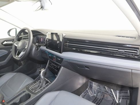 Used 2025 Volkswagen Jetta SEL image 40