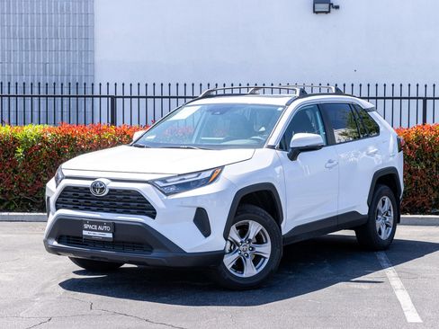 Used 2025 Toyota RAV4 XLE FWD image 16