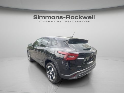 Used 2024 Chevrolet Trax RS w/ Driver Confidence Package FWD image 3