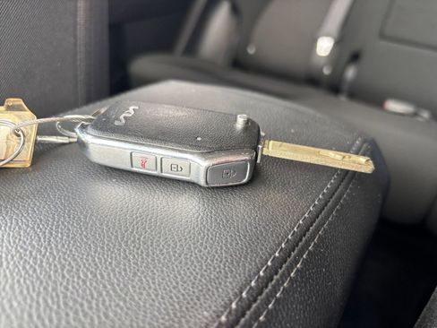 Used 2025 Kia Sportage LX image 21