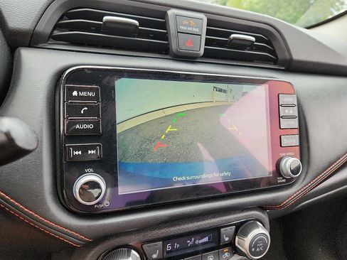Used 2025 Nissan Versa SR FWD image 18