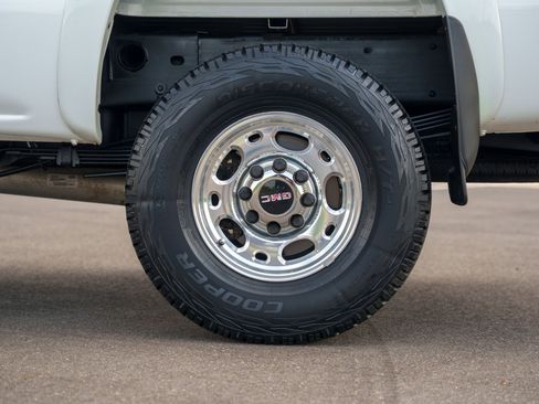Used 2004 GMC Sierra 2500 SLE w/ Heavy-Duty Power Package AWD/4WD image 33