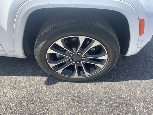 Used 2023 Jeep Grand Cherokee L Overland RWD image 12