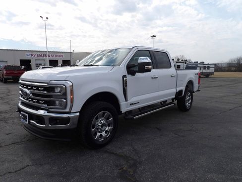 New 2025 Ford F250 Lariat w/ Chrome Package image 38