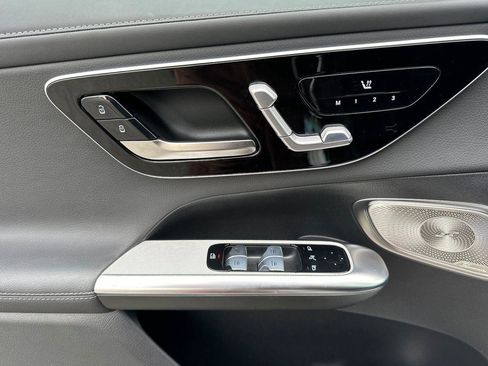 Used 2025 Mercedes-Benz GLC 300 4MATIC image 10