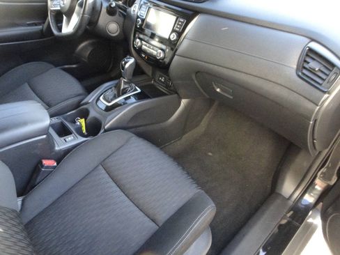 Used 2019 Nissan Rogue SV AWD/4WD image 14