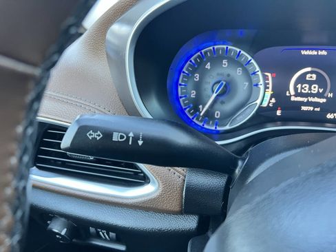 Used 2018 Chrysler Pacifica Limited w/ Tire & Wheel Group image 23