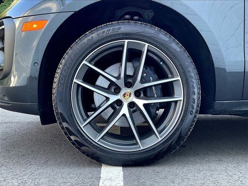 Certified 2025 Porsche Macan image 14