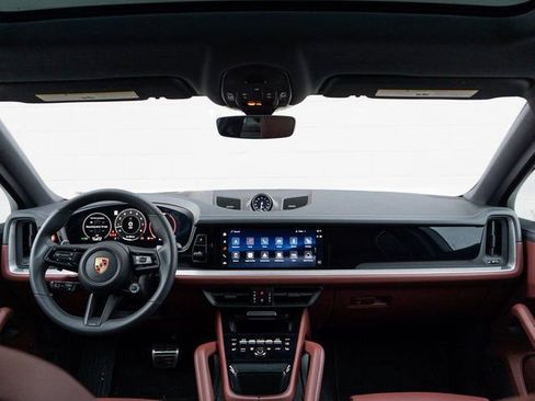Used 2026 Porsche Cayenne S image 21