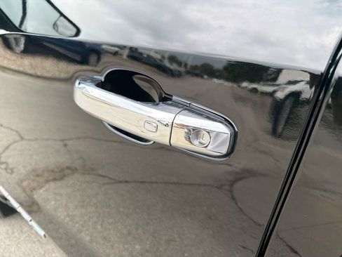 Used 2025 GMC Sierra 1500 SLT AWD/4WD image 13
