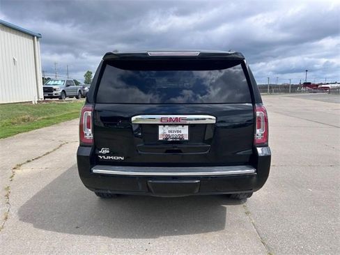 Used 2016 GMC Yukon Denali image 4